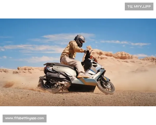 特写:摩托车手陷入中国大海道流沙险境 徒步求援无后援组协助 特写:摩托车手陷入中国大海道流沙险境 徒步求援无后援组协助